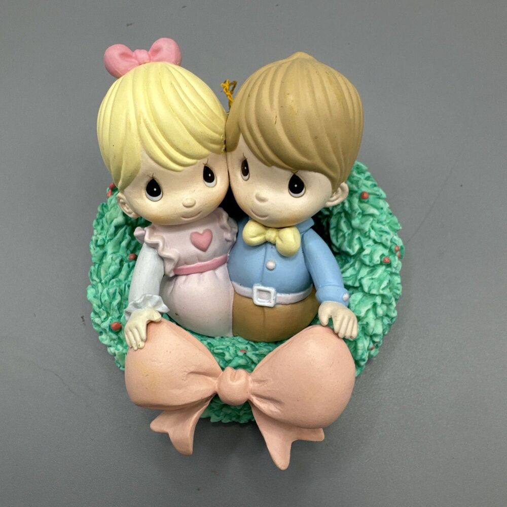 Precious moments holiday ornament wreath Bow Girl Boy 1995 Wedding Christmas 3”